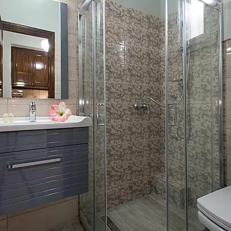 Eleni Hotel Antipernoi